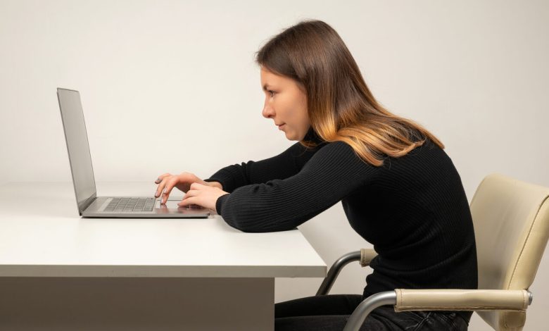A cadeira de trabalho sem ergonomia hoje pode virar uma indenização amanhã